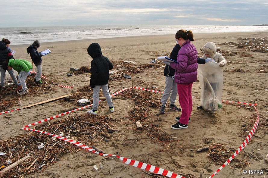 Children cleaning a beach