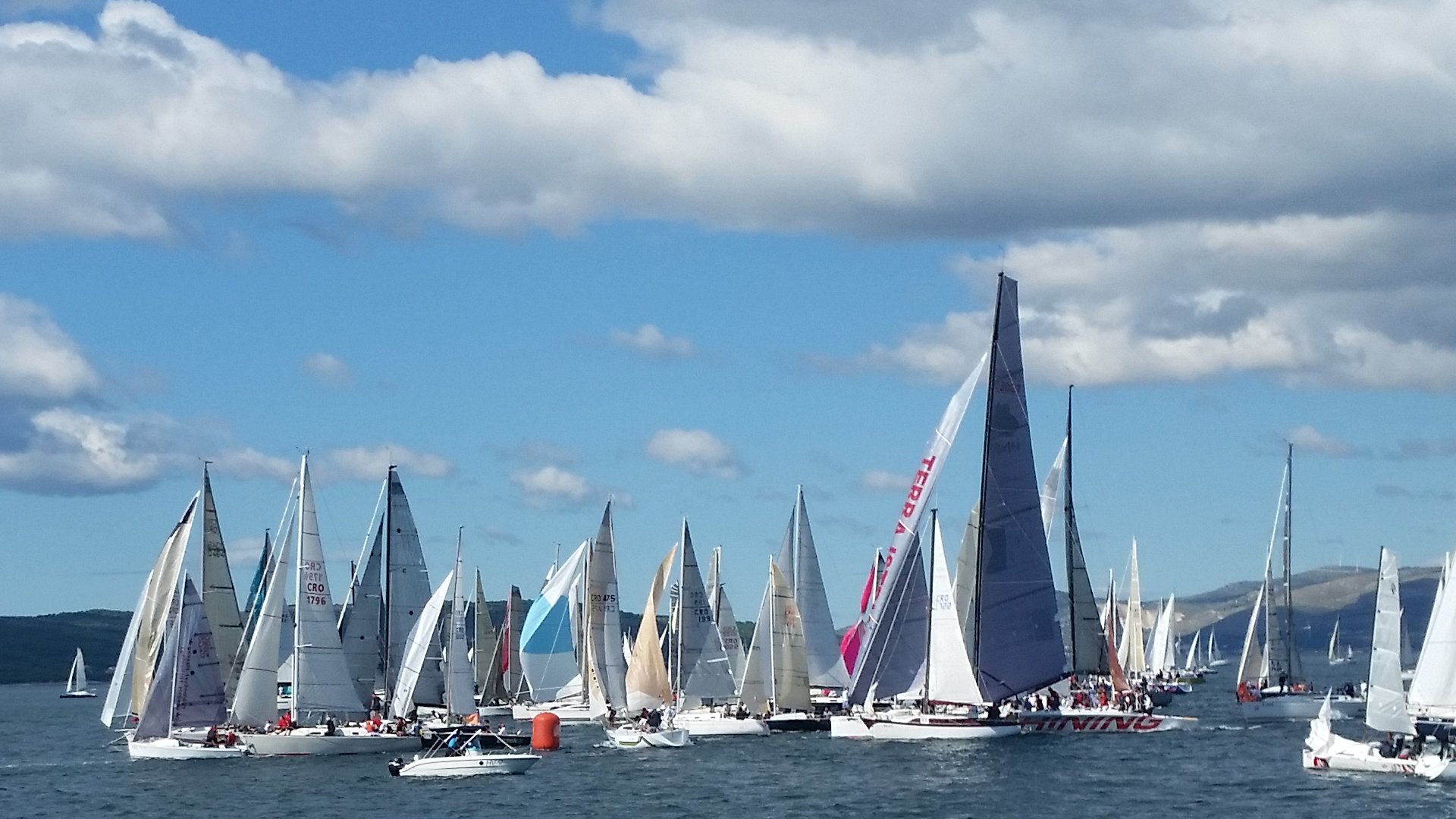 Yachts racing