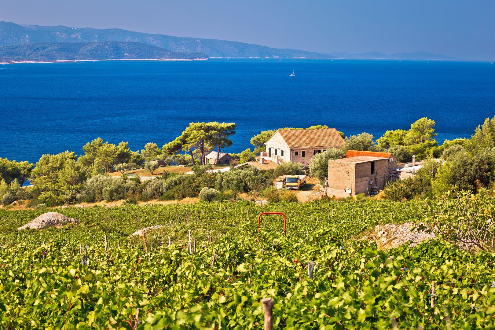 Brač island anchroing spots