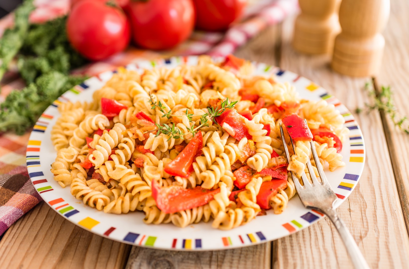 Simple meals - Fusilli with tomatoes and peppers 