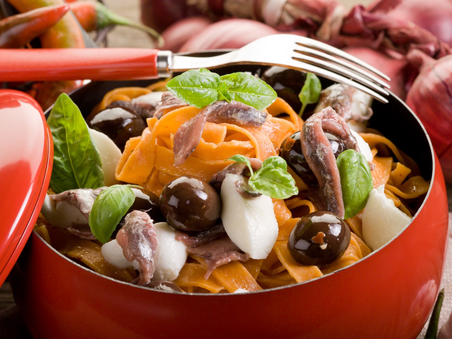 Simple meals - Tagliatelle with anchovies, mozzarella and olives