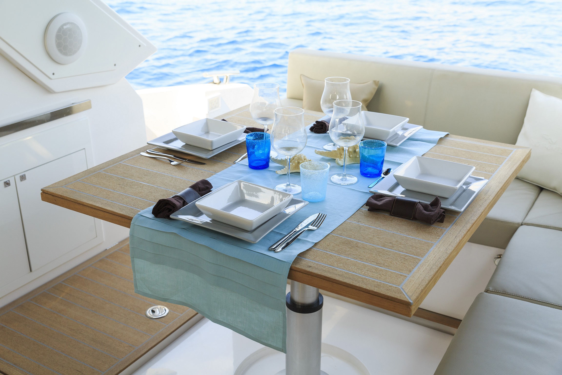 dishes-yacht-boat-sailing