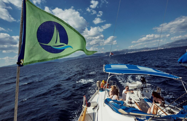 green-sail-yacht-eco-electric-boat