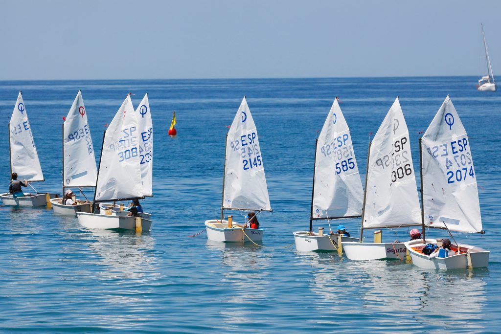 fast dinghy sailboat