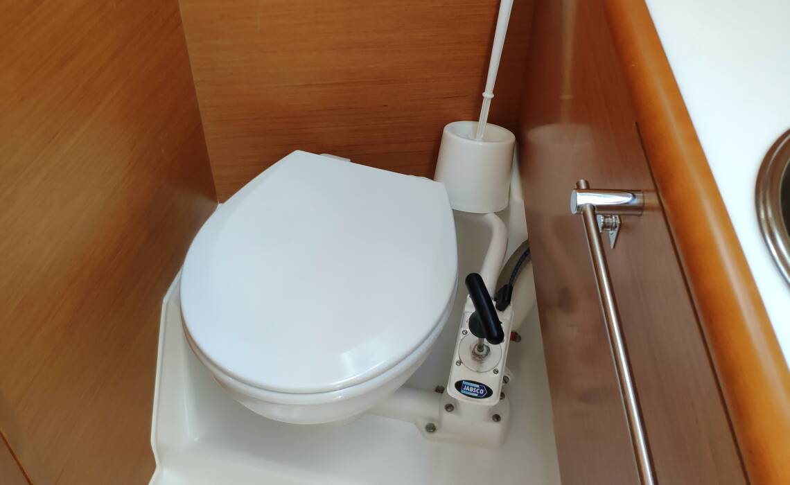 Sailing Yacht Toilet Use