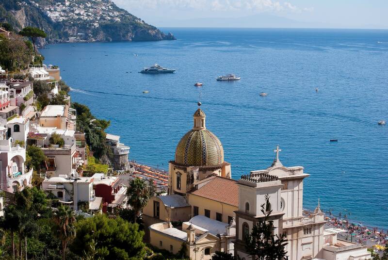Ciudad de Positano en la región náutica de la Costa Amalfitana