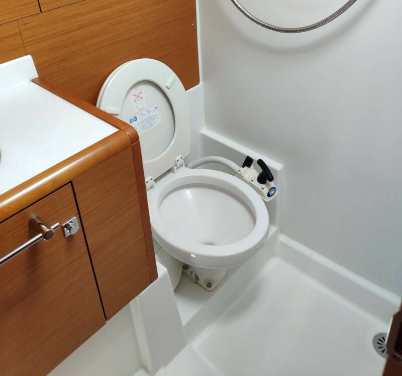 Manuelles Toilettensystem auf einem Boot