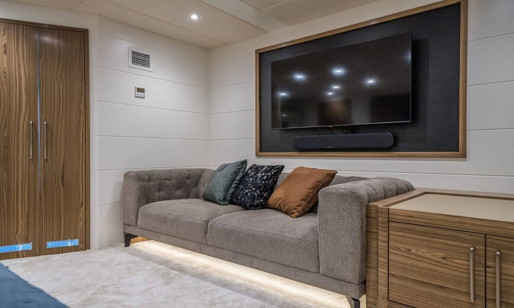 39 M Custom Build Motor yacht DEEP DEEP WATER