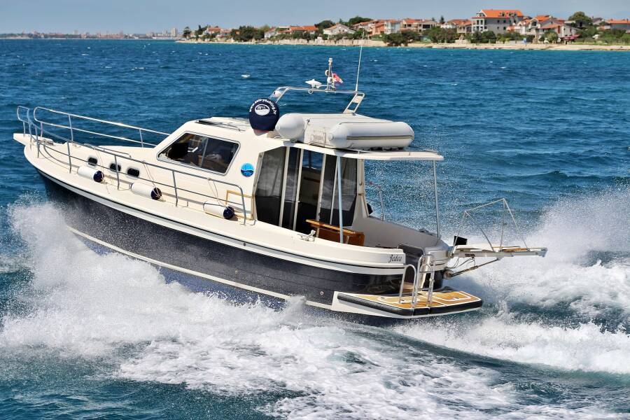 Adria 1002 Vektor • Jedva