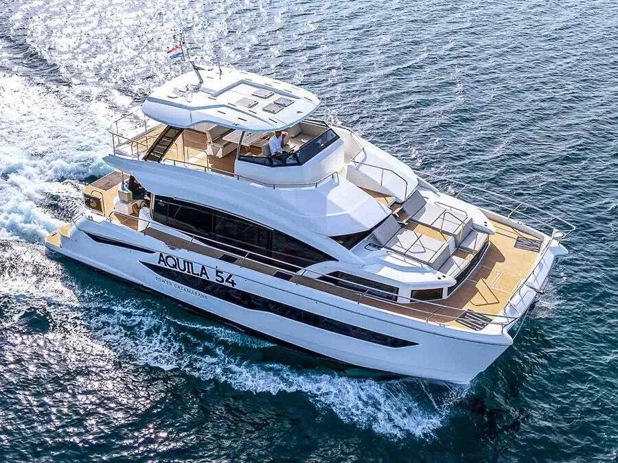 Aquila 54 • By My Side