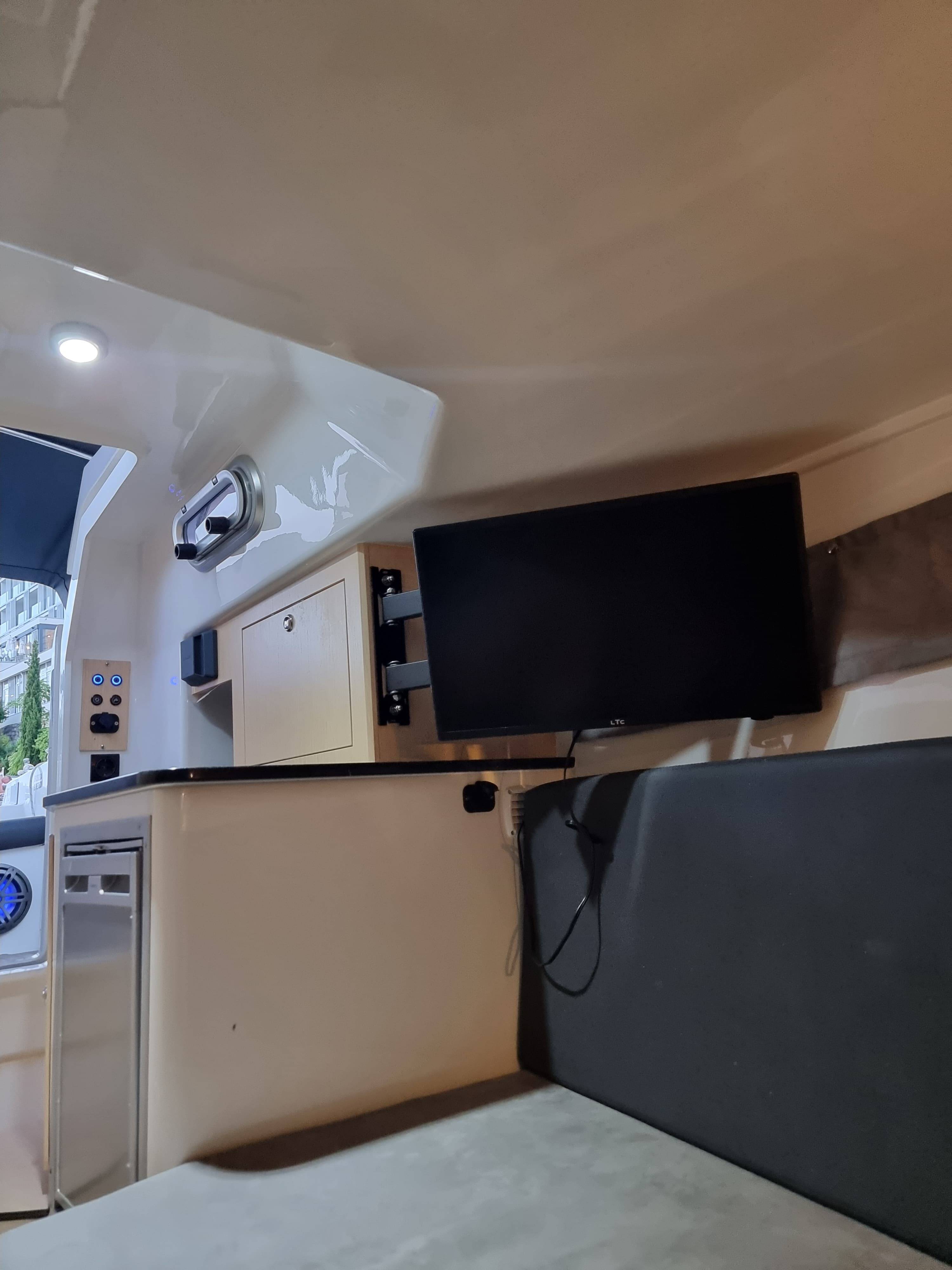 Atlantic Marine Sun Cruiser 730 Lady Blue