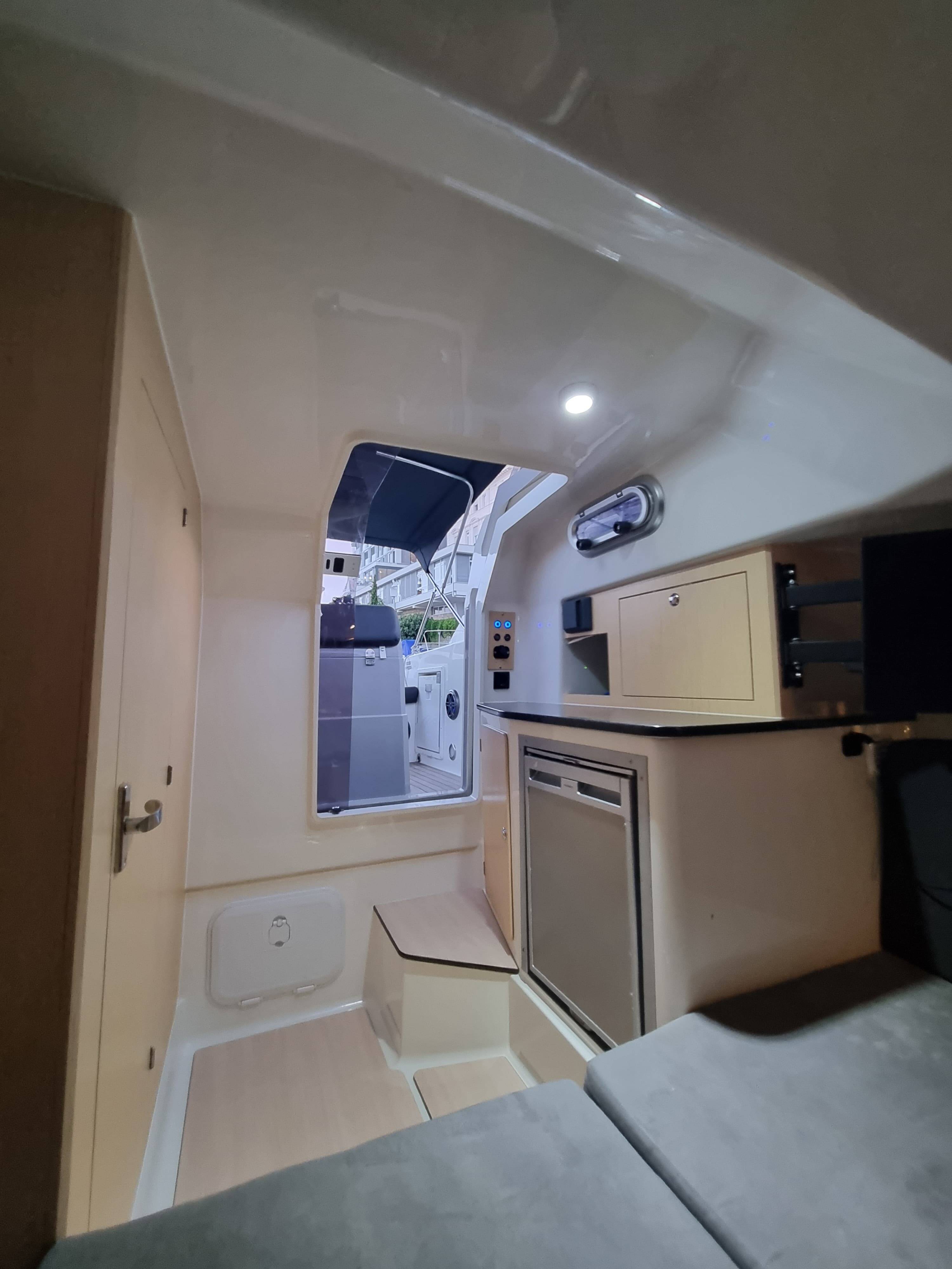 Atlantic Marine Sun Cruiser 730 Lady Blue