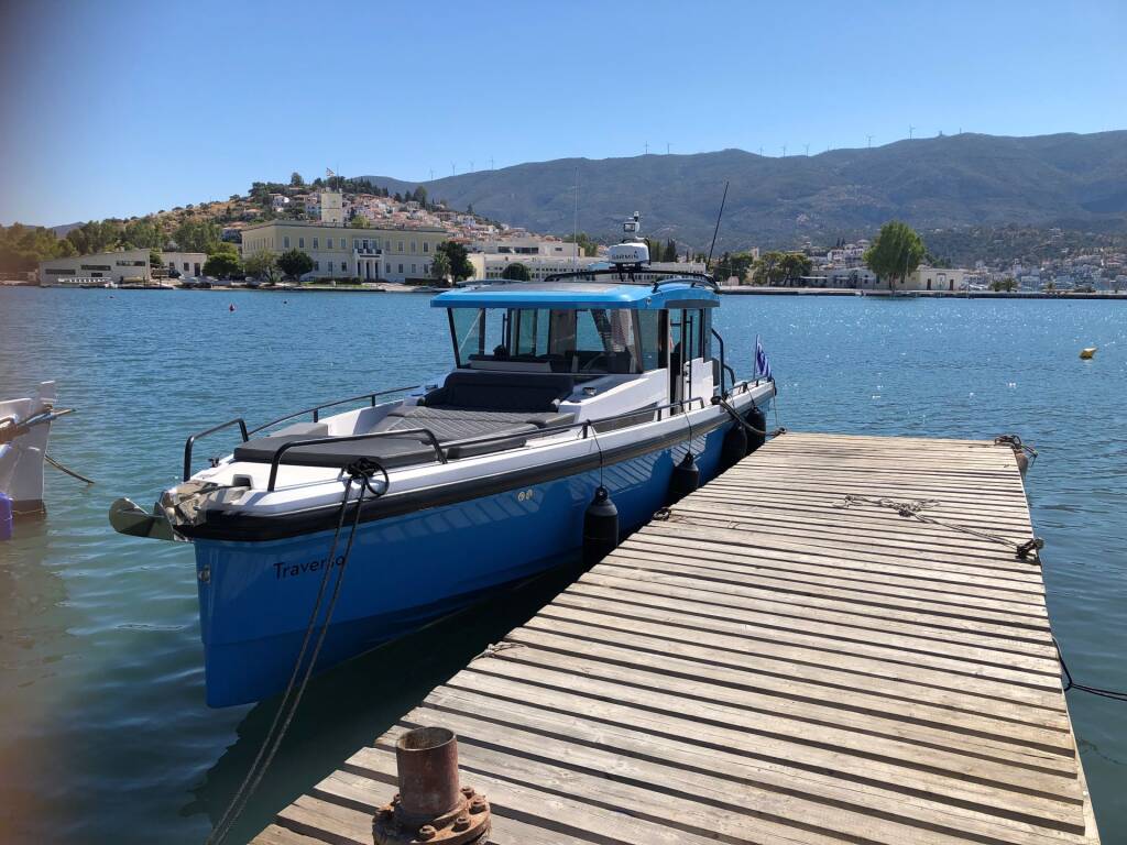 Axopar 37 XC Cross Cabin  TRAVERSO
