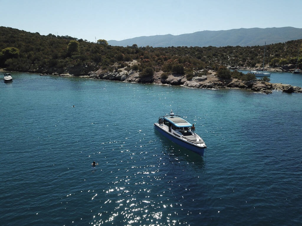Axopar 37 XC Cross Cabin  TRAVERSO