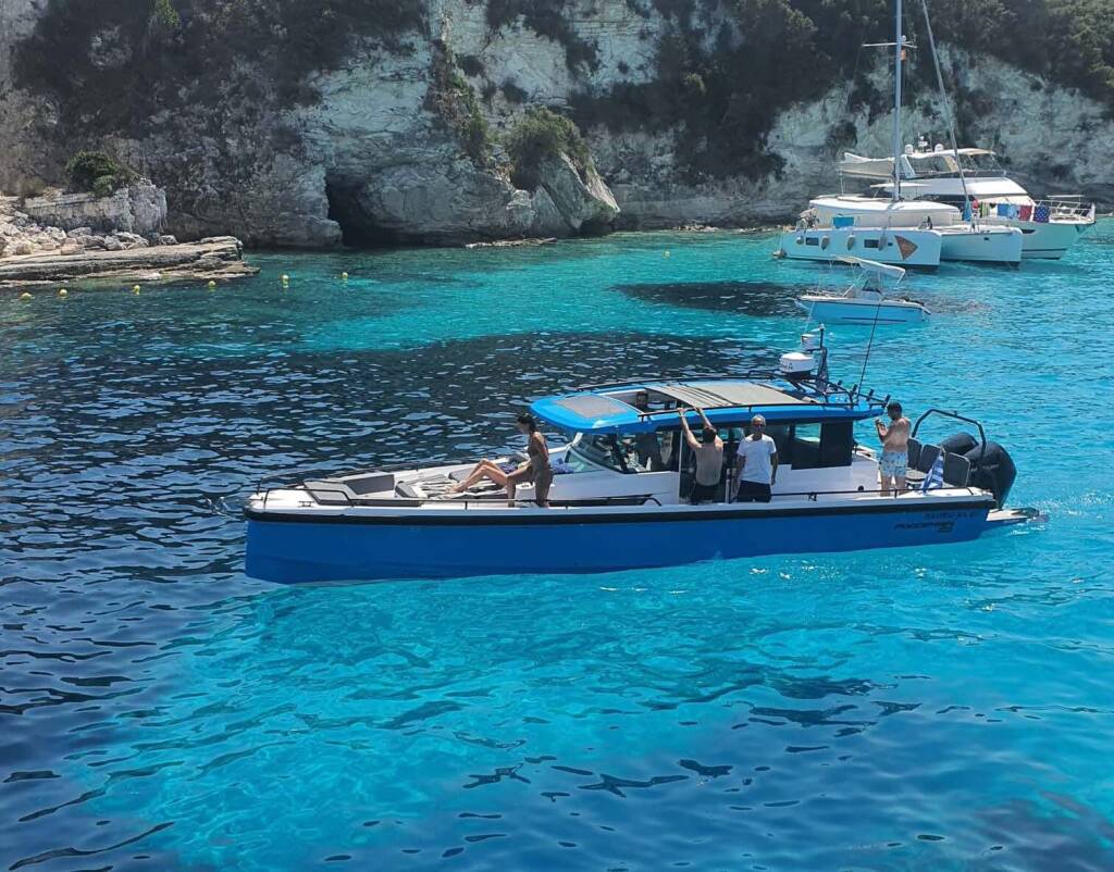 Axopar 37 XC Cross Cabin  TRAVERSO