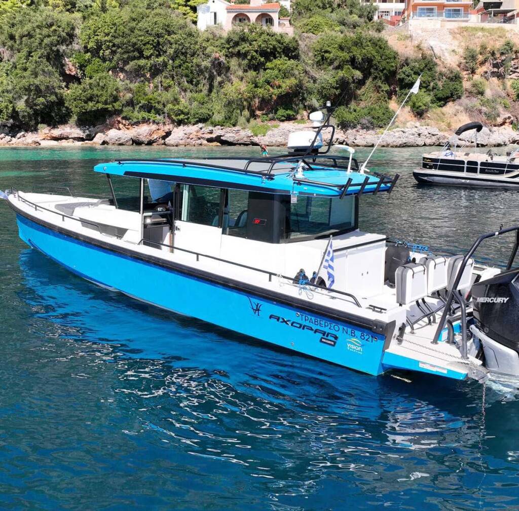 Axopar 37 XC Cross Cabin  TRAVERSO