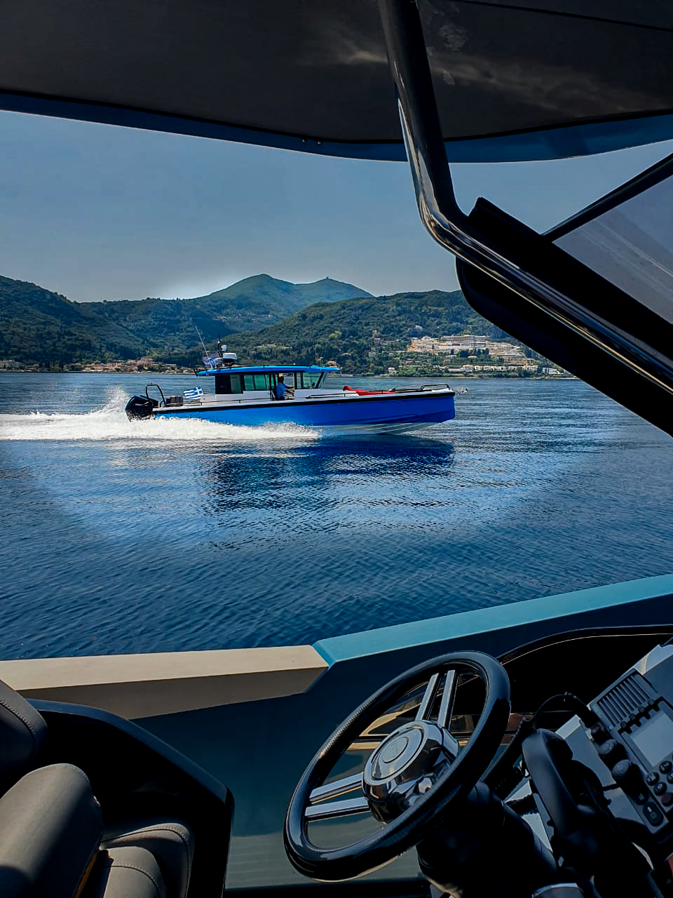 Axopar 37 XC Cross Cabin  TRAVERSO