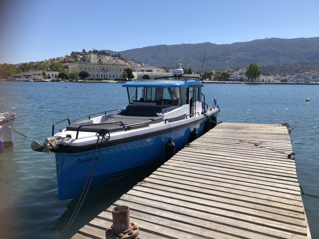 Axopar 37 XC Cross Cabin  TRAVERSO