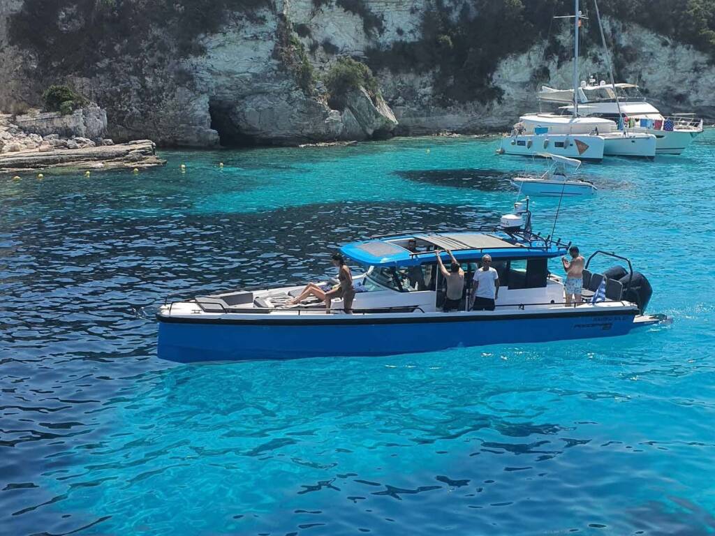 Axopar 37 XC Cross Cabin  • TRAVERSO