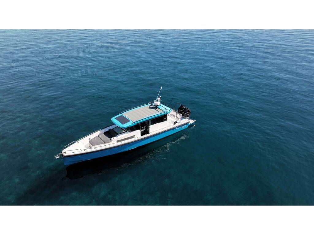Axopar 37 XC Cross Cabin  TRAVERSO