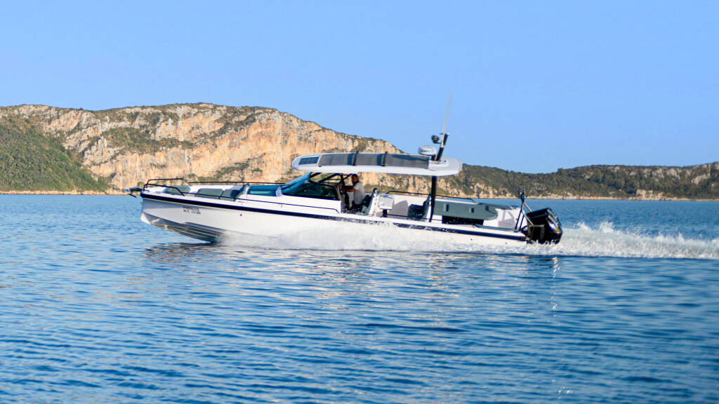 Axopar 37 Sun Top  PARALOS