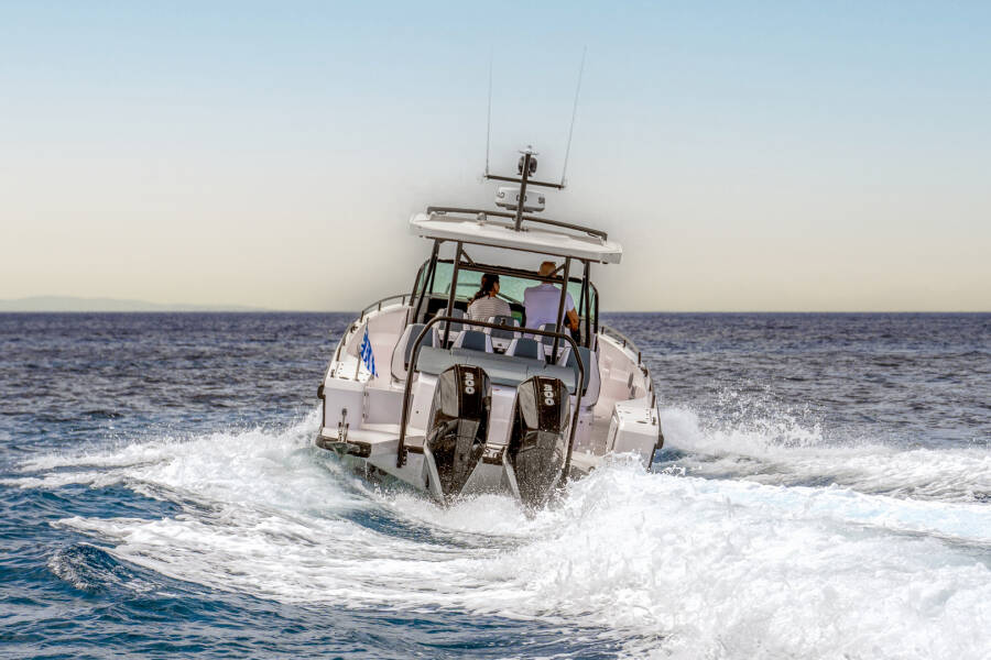 Axopar 37 Sun Top Paralos