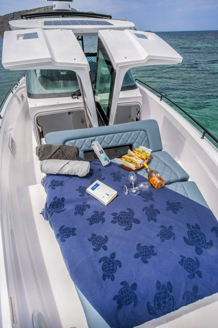 Axopar 37 Sun Top Paralos