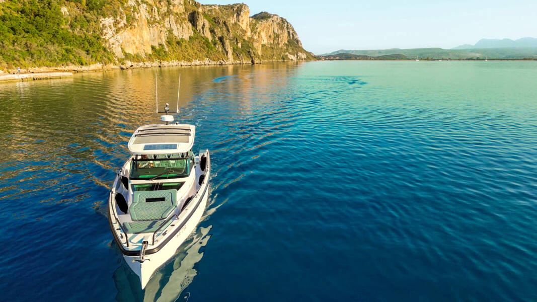 Axopar 37 Sun Top Paralos