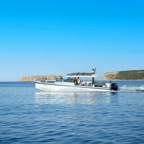 Axopar 37 Sun Top Paralos