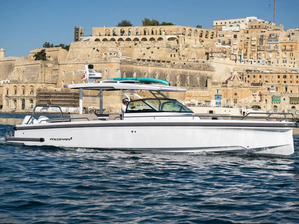 Axopar 37  Sun Top Nautiful