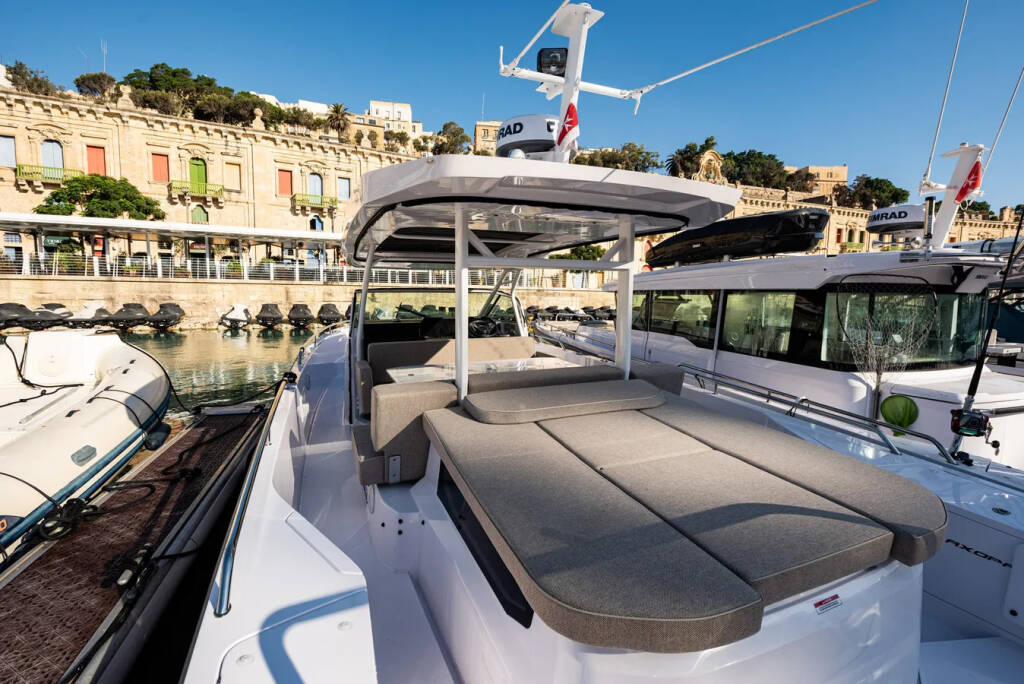 Axopar 37  Sun Top Nautiful