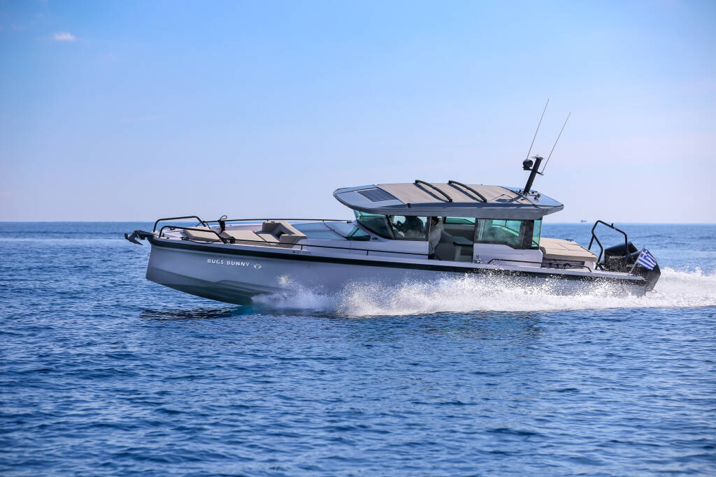 Axopar 37 XC Cross Cabin  
