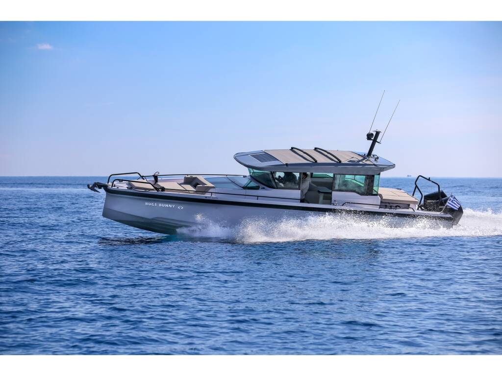 Axopar 37 XC Cross Cabin  BUGS BUNNY