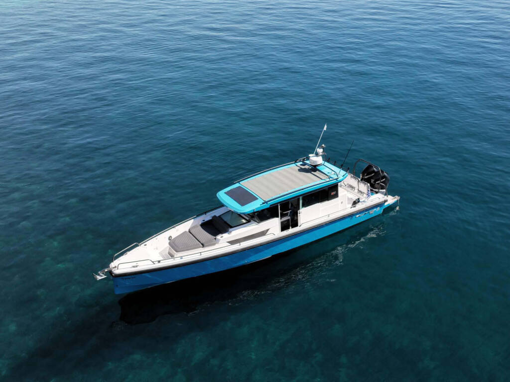 Axopar 37 XC Cross Cabin  • VIDA