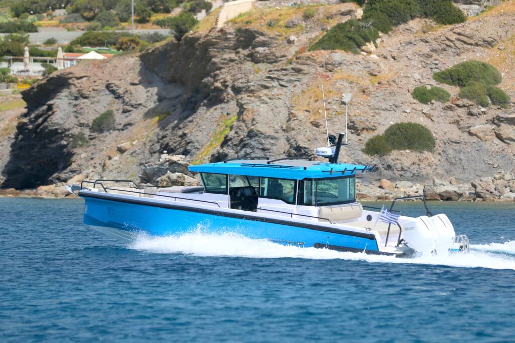 Axopar 37 XC Cross Cabin  VIDA