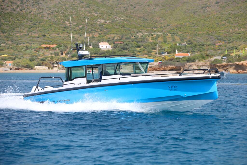 Axopar 37 XC Cross Cabin  VIDA
