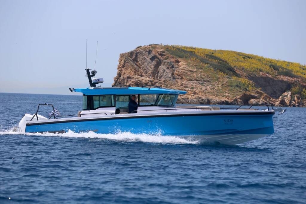 Axopar 37 XC Cross Cabin  VIDA