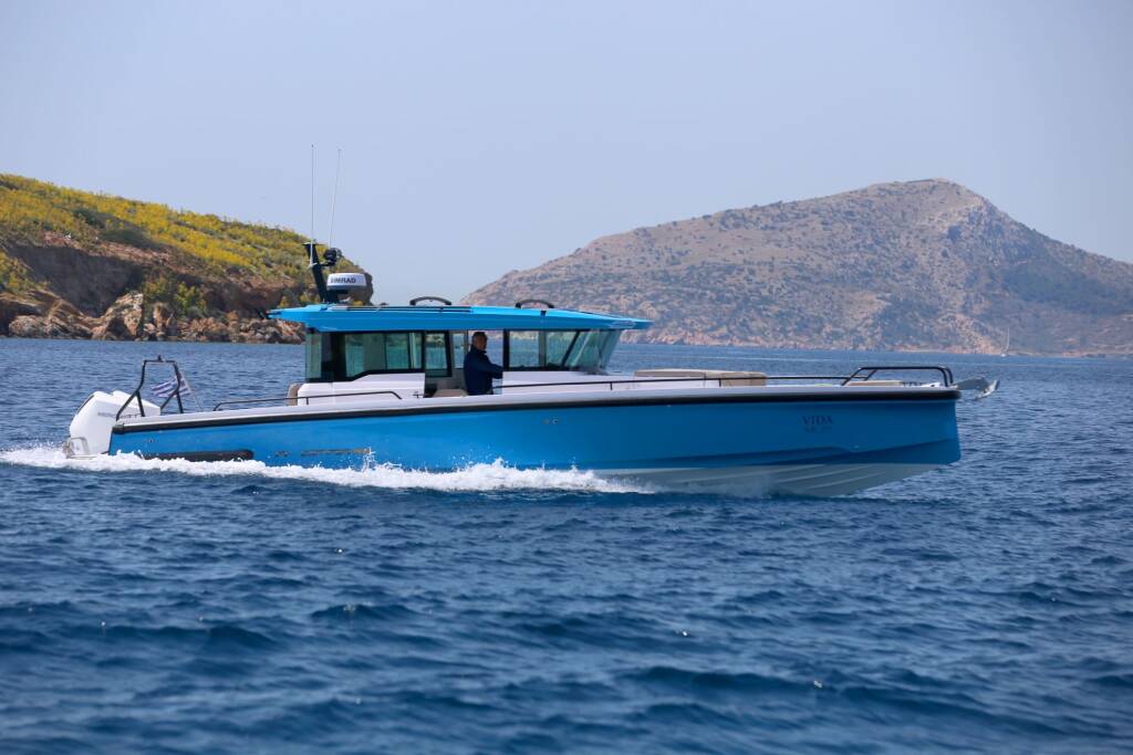 Axopar 37 XC Cross Cabin  VIDA