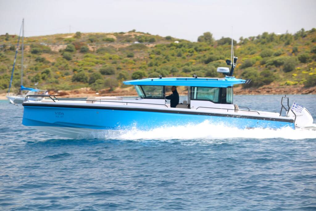 Axopar 37 XC Cross Cabin  VIDA