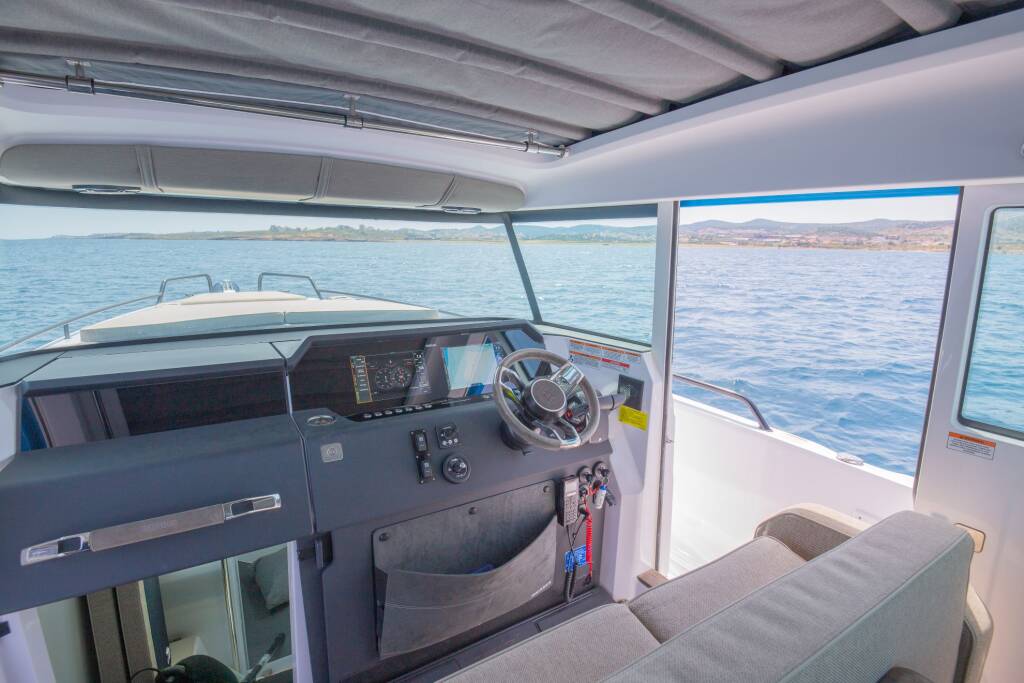 Axopar 37 XC Cross Cabin  VIDA