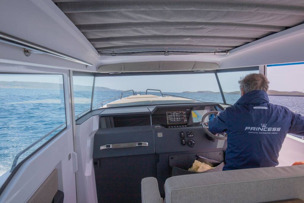 Axopar 37 XC Cross Cabin  VIDA