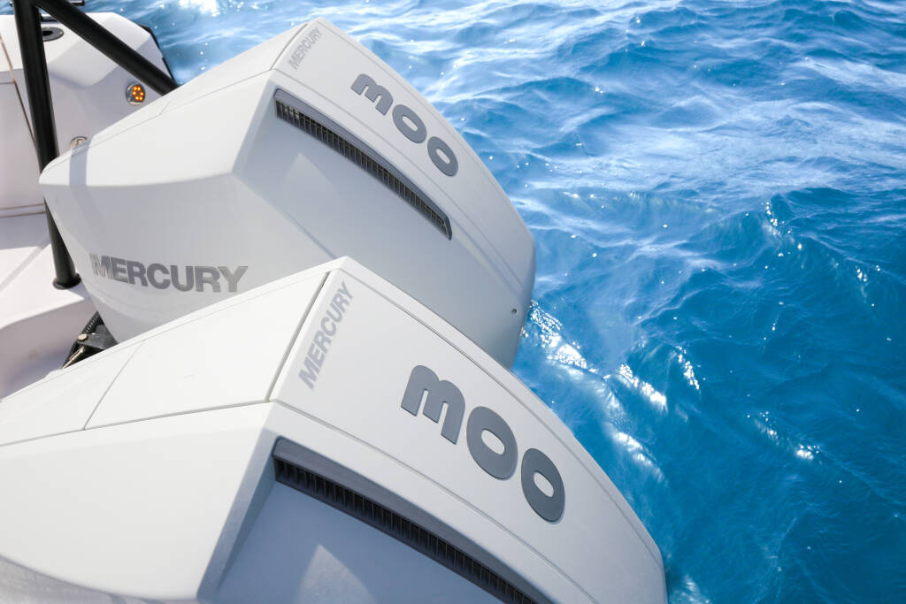 Axopar 37 XC Cross Cabin  VIDA