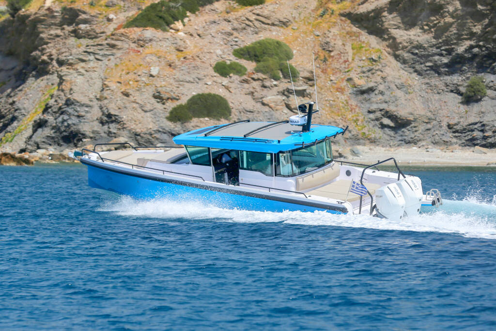 Axopar 37 XC Cross Cabin  VIDA