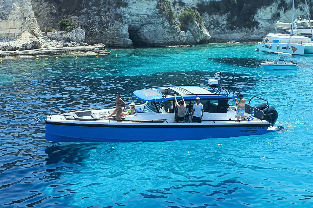 Axopar 37 XC Cross Cabin  TRAVERSO