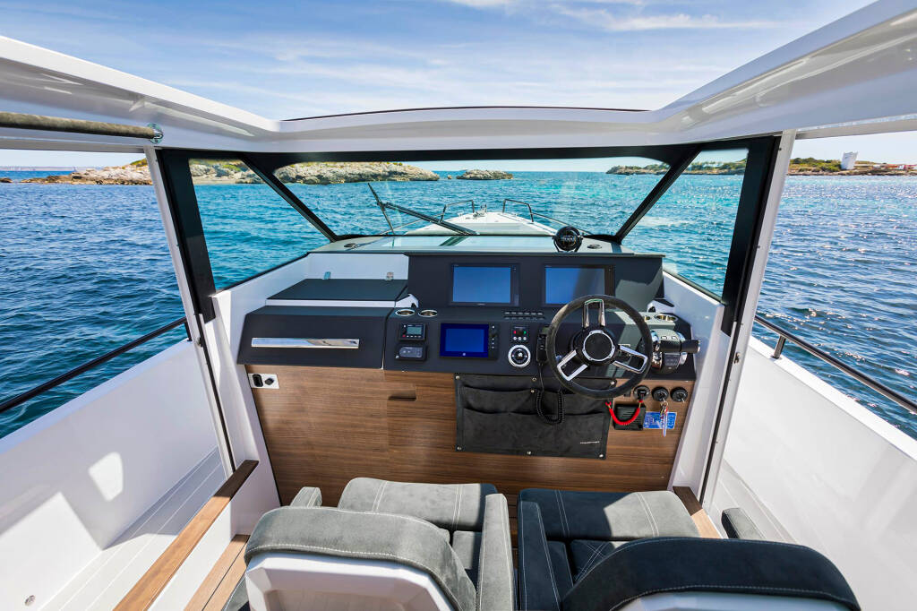 Axopar 37 XC Cross Cabin  TRAVERSO