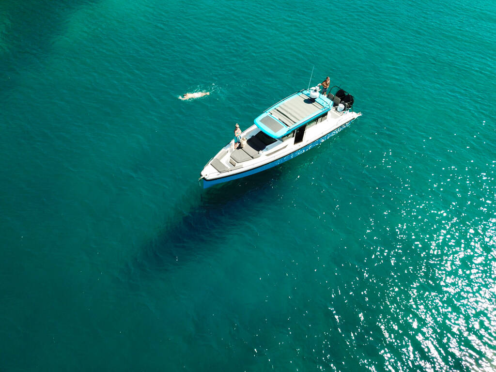 Axopar 37 XC Cross Cabin  TRAVERSO