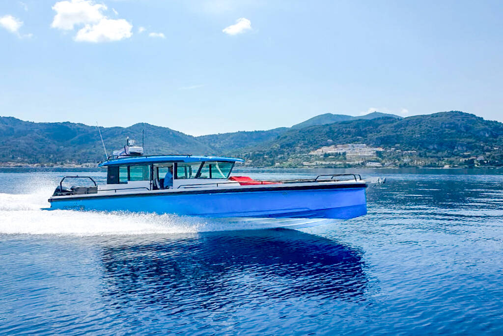 Axopar 37 XC Cross Cabin  TRAVERSO