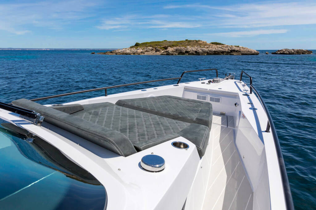 Axopar 37 XC Cross Cabin  TRAVERSO
