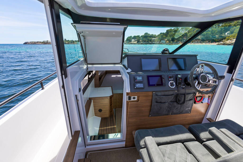 Axopar 37 XC Cross Cabin  TRAVERSO