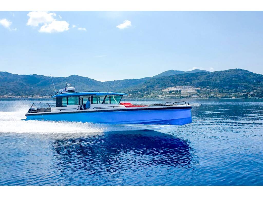 Axopar 37 XC Cross Cabin  TRAVERSO